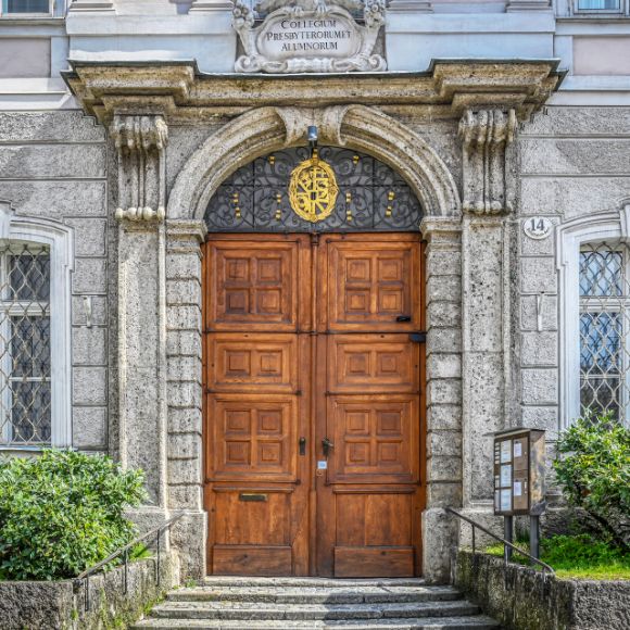 Eingang - Priesterseminar Salzburg ©Naghshi
