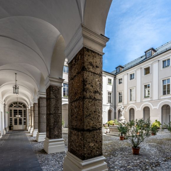 Innenhof - Priesterseminar Salzburg ©Naghshi
